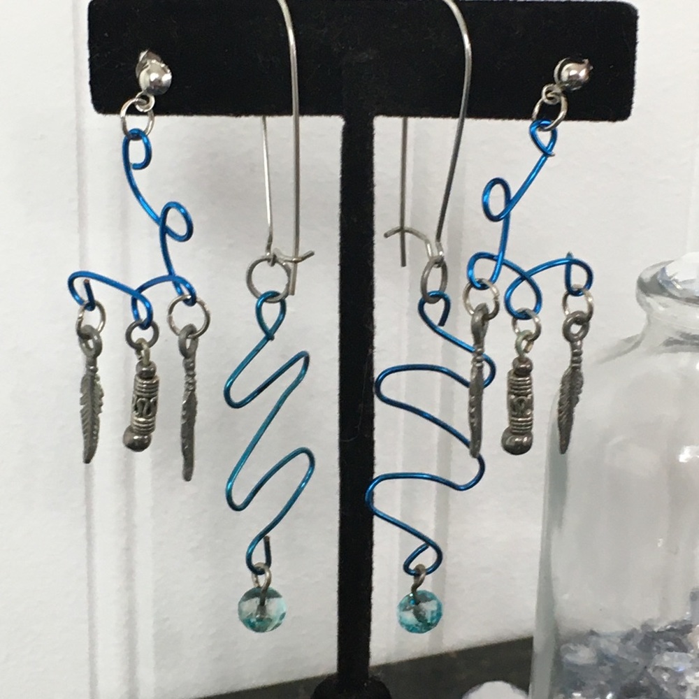 Bundle 2 pair earrings wire beads charms blue - Picture 2 of 6
